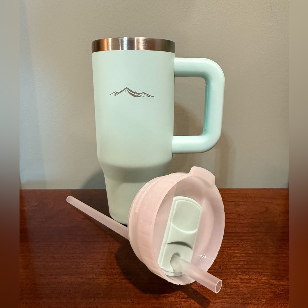 NWOT ADVENTURIDGE Mint Green Travel Mug with Handle‎ 16 Oz.